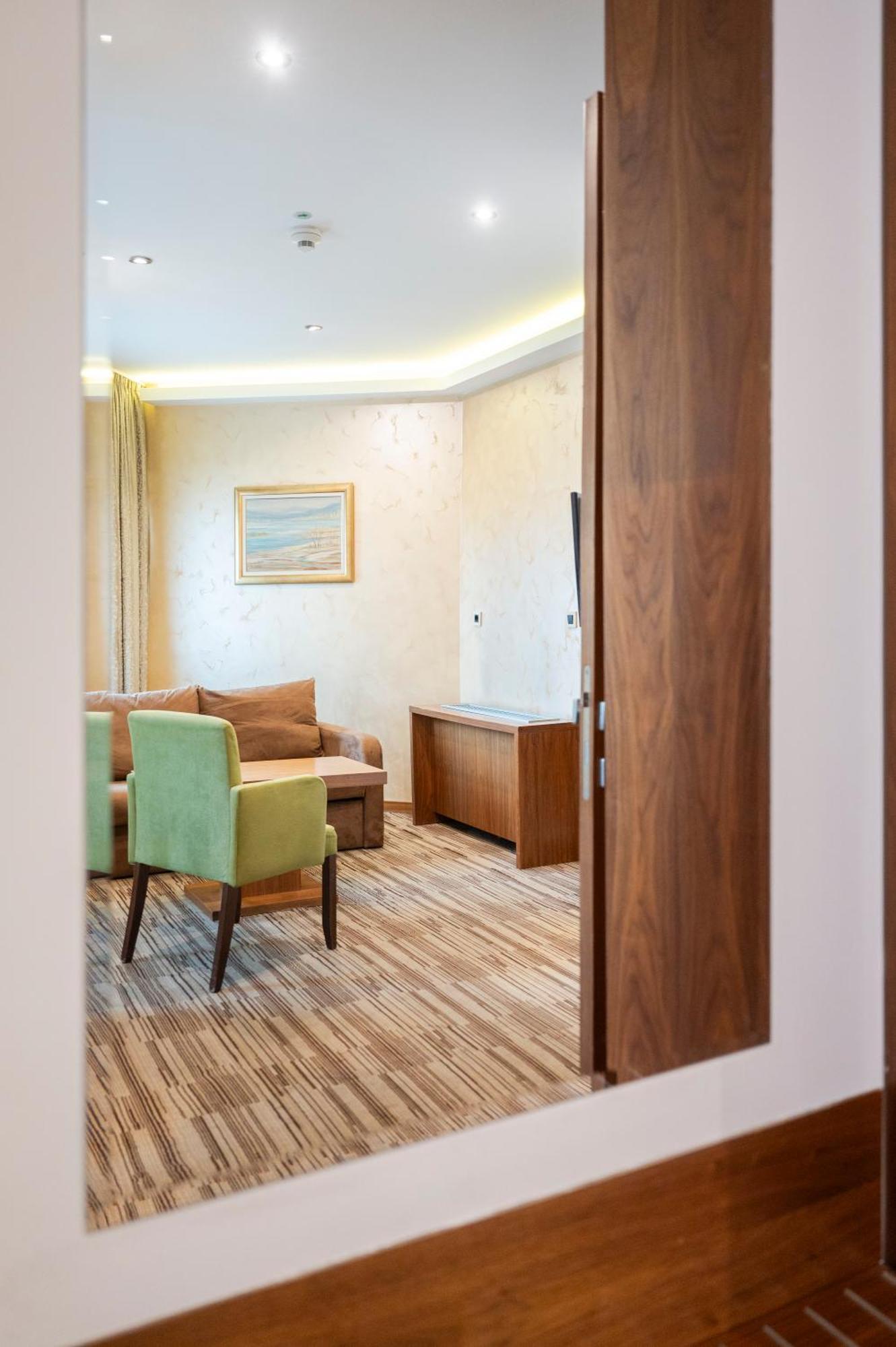 Bistrik Center 4*